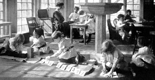 Historická fotografie školky Marie Montessori